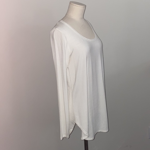 Ivory tunic. - Picture 2 of 2